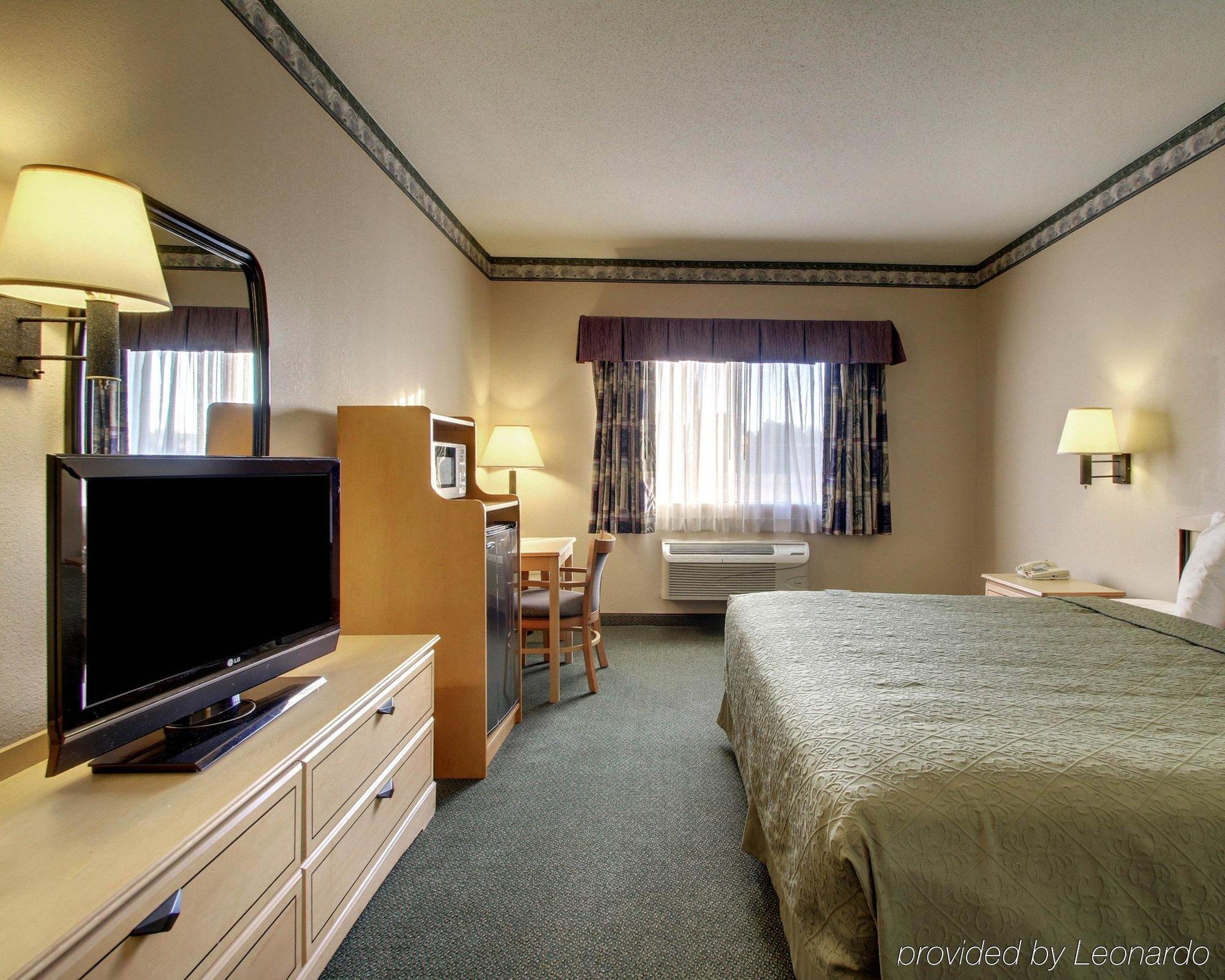 Quality Inn & Suites Pearl-Jackson Exterior photo